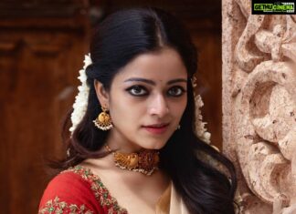 Janani Iyer Instagram - On this festive occasion,I extend my warm Greetings to you and your family! 🌸#onam #festivevibes Photographer- @johan_sathyadas Designer blouse- @anjushankarofficial Jewellery- @shopanicha Saree drapist - @_dhanahairandmakeup_ Edit - @johnferri.1111 @bekay_photography
