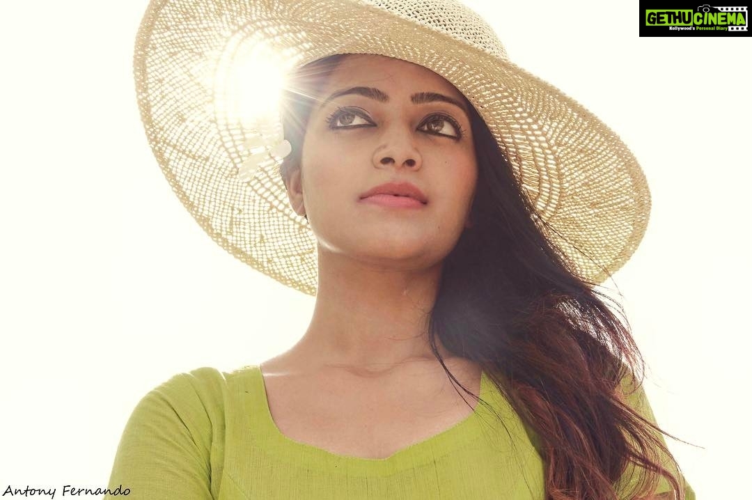 Janani Iyer Instagram - So here is the first picture from my recent photoshoot!Pic spam coming up soon:) Photographer- @antonyfernandophotography Wardrobe- @tamarachennai Hair- tamilselvi Location - Somerset