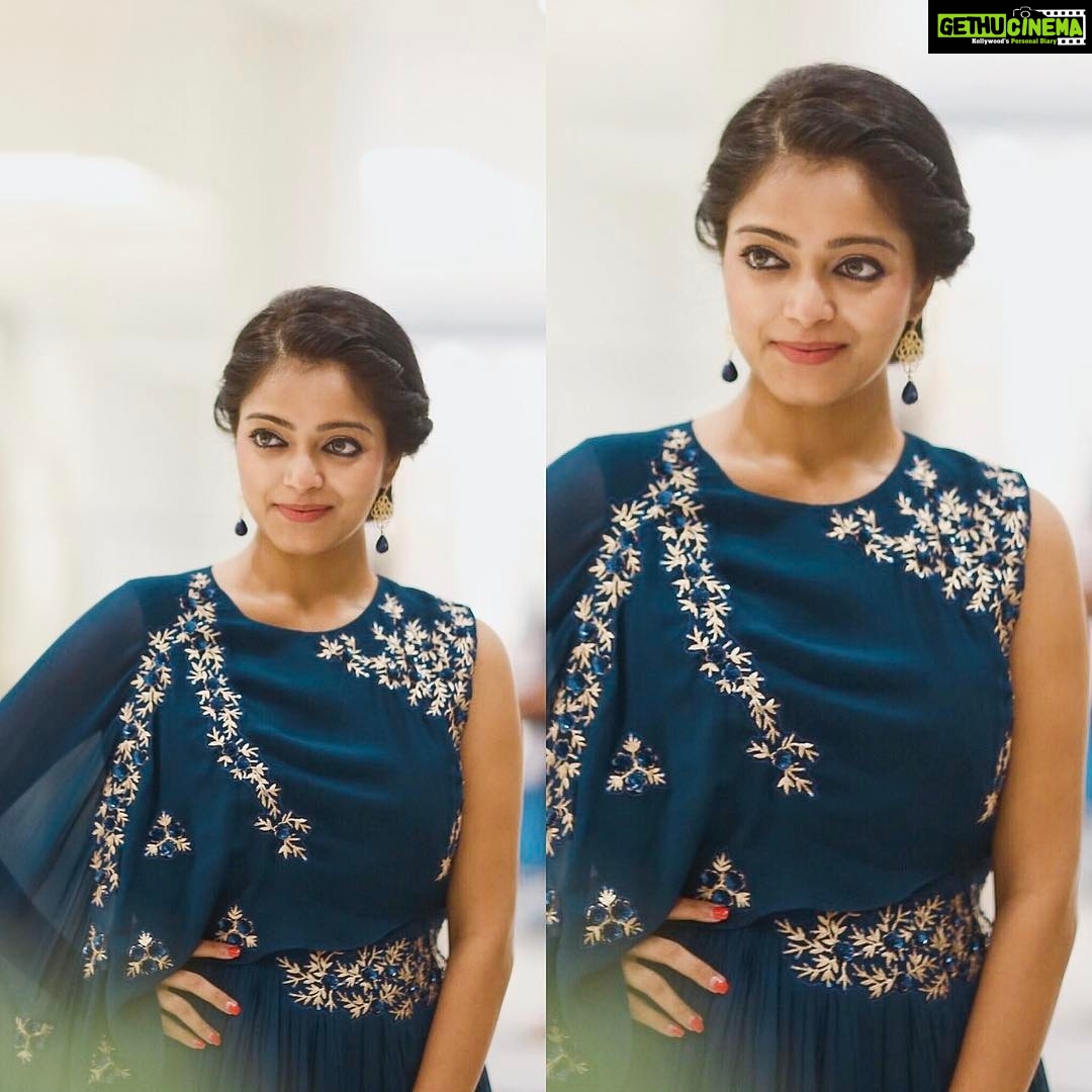 Janani Iyer Instagram - Candid ! #iifautsavam #curtainraiser #aboutyesterday @shilpathestylist @tamarachennai @a.projekt