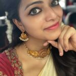 Janani Iyer Instagram - Madness all the way! 🥸 #reels #instagramreels #trending #trendingreels #onam #festivevibes #tamilreels #reelsofinstagram #reelitfeelit @krithika_ramanioffl @johan_sathyadas @bekay_photography @johnferri.1111