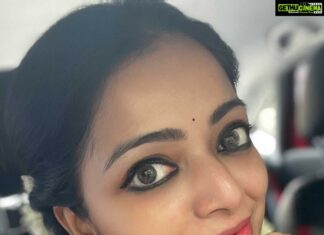 Janani Iyer Instagram - Madness all the way! 🥸 #reels #instagramreels #trending #trendingreels #onam #festivevibes #tamilreels #reelsofinstagram #reelitfeelit @krithika_ramanioffl @johan_sathyadas @bekay_photography @johnferri.1111