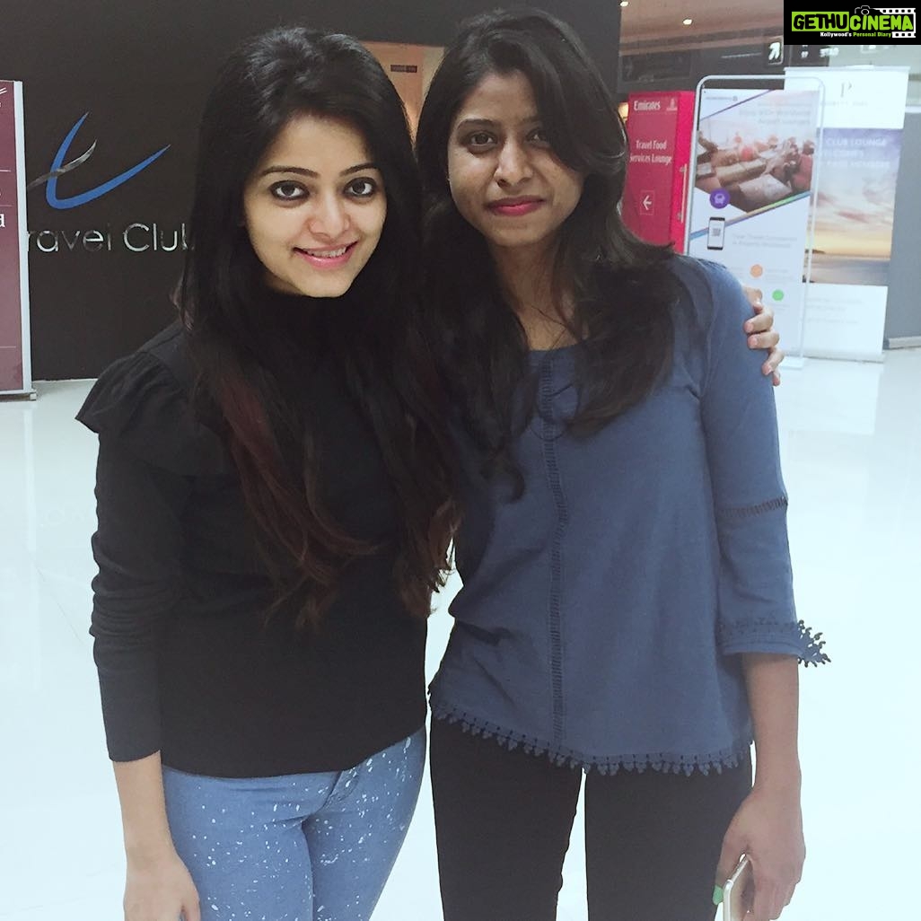 Janani Iyer Instagram - My bestestestttttttttttt! #lovehertobits #childhoodbesties ❤️❤️❤️ @m_priyas