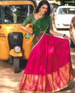 Janani Iyer Instagram - Elegance is not being noticed, it's about being remembered! 🙌🏻

Outfit - @anjushankarofficial 
Photgrapher - @stevenaj14 @sathish_jo_jo 
Jewellery- @shopanicha 
Make up- @makeup_artist_babu 
Hair - @prabhakaran486
