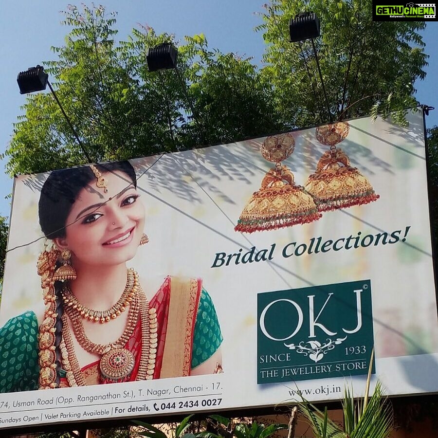 Janani Iyer Instagram - Nothing like spotting yourself on a huge billboard! #stillgetttingusedtothis 💃🏻👀😇