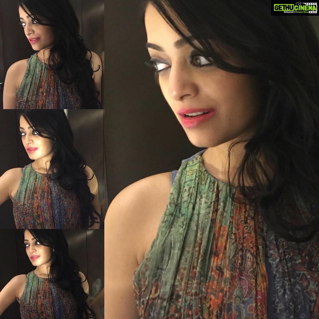 Janani Iyer Instagram - Thank u for the lovely pics @shanishaki 💃🏻 #nofliter