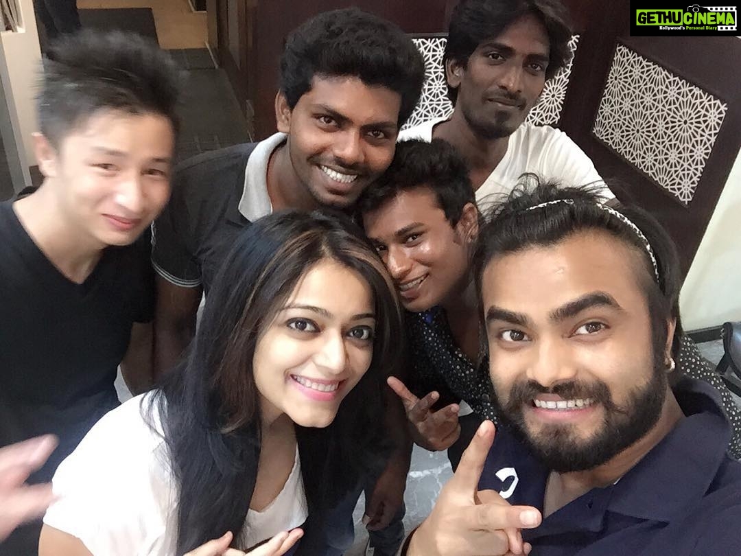 Janani Iyer Instagram - Say hello to my personal stylist Biswajit and his team from Tony and Guy!👏🏼