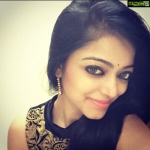 Janani Iyer Instagram -