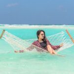 Janani Iyer Instagram - Vitamin Sea!🏖 #throwback @whiteleaf_talent Photography- @maarkh.mv The Residence Maldives at Dhigurah