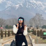 Janani Iyer Instagram - Day- 1! #kashmirdiaries❤️ Outfit- @thehazelavenue Kashmir