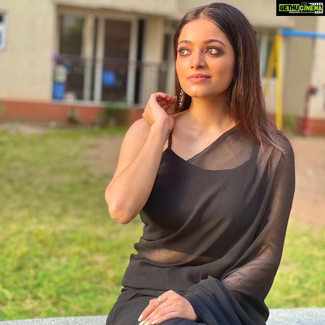 Janani Iyer - 68.4K Likes - Sun-kissed skin! 🌞 #shotoniphone #instagood