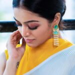 Janani Iyer Instagram - And some moreeeee!💛 P.S. - Inspired from @deepikapadukone ‘s recent look! Make up and styling- @artistrybyolivia Photographer- @ajay_shadowsphotography Hair- @mani_stylist_ Saree- @elegant_fashion_way