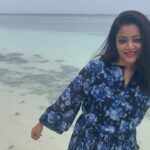 Janani Iyer Instagram - Flirting with the ocean! 🥰 #islandlife #mood #canthisplacebemorebeautiful #singingagain #pleasebekind 🙈 The Residence Maldives at Dhigurah