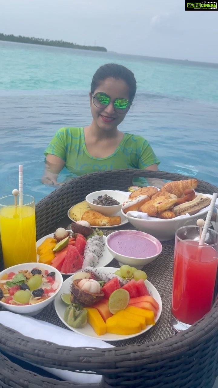 Janani Iyer - 181.9K Likes - Sunny days and Mellow Vibes!🌞😎#maldives #thesunnysideoflife #visitmaldives #rediscovermaldives #tamilreels #floatingbreakfast
@visitmaldives @residencemaldivesdhigurah #reelsofinstagram