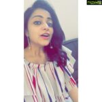 Janani Iyer Instagram - Forgive the amateurish singing ! 🙈 Might delete later ! #impromptu #lazysaturdayafternoonathome