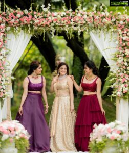 Janani Iyer Instagram - ❤

Co-stars : @krithika_ramanioffl
@dharshana_ashokan 
Photography -  @camerasenthil
Mua : @artistrybyshanu 
Outfit : @swaadh 
Jewellery : @bronzerbridaljewellery
Decor : @eventsbyhouseofanakha 
Hair: @hairytalebykomal
Location : @sppgardens