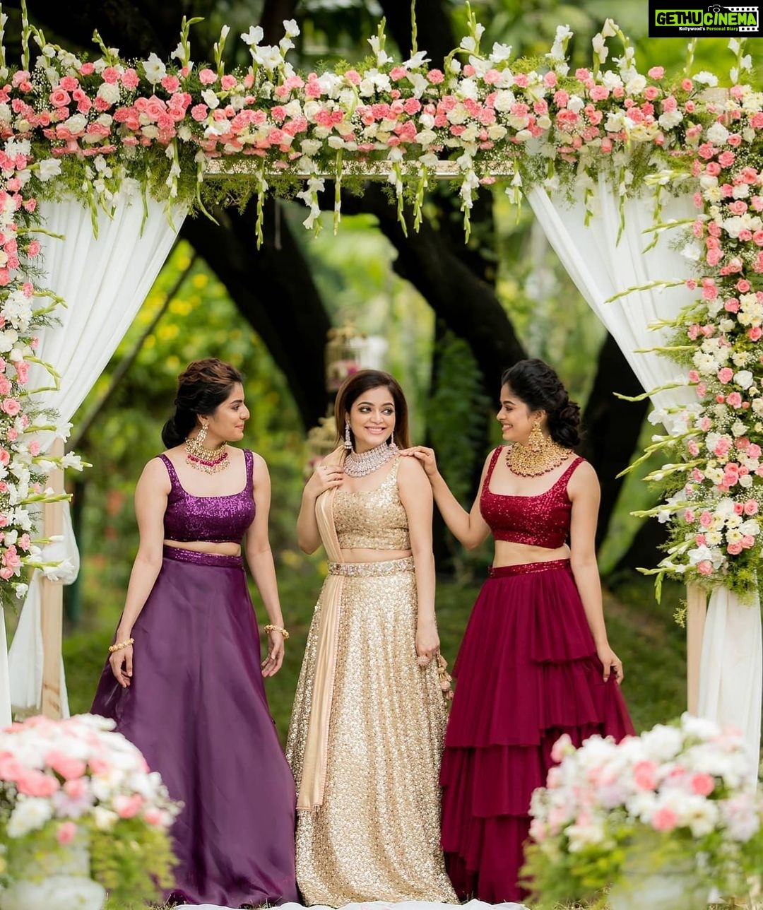 Janani Iyer - 68.6K Likes - ❤
Co-stars : @krithika_ramanioffl
@dharshana_ashokan
Photography - @camerasenthil
Mua : @artistrybyshanu
Outfit : @swaadh
Jewellery : @bronzerbridaljewellery
Decor : @eventsbyhouseofanakha
Hair: @hairytalebykomal
Location : @sppgardens