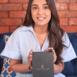 Jasmin Bhasin Instagram - Riyoherbs Vitamin C Skincare Range—Your answer to healthy and glowing skin in no time! Products used: Vitamin C Daily Glow Facewash, Vitamin C Face Sheet Mask, Vitamin C Gel-cream & Lip Balm. Check @riyoherbs Buy Now: https://riyoherbsindia.com/jasmine #OilControl #Skincare #Skinlove #SkincareTip #SkincareGoals #LipCare #RiyoHerbs #VitaminC #GlowingSkin