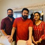 Jayasurya Instagram – Being deeply loved by someone gives you strength, while loving someone deeply gives you courage.
An unexpected visit by our dearest Lalettan…🙏🙏🙏