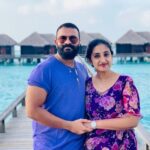 Jayasurya Instagram – രണ്ട് എന്ന ഒന്ന്….
നമ്മുടെ കല്ല്യാണത്തിനും മുൻപ്, നമ്മുടെ പ്രണയത്തിനും മുൻപ് നീ എന്നോട് പറഞ്ഞ ഡയലോഗുണ്ട്. “നിന്നെ കെട്ടുന്നവള് എന്തായാലും പെടും മോനേ… ” എന്ന്. ആ പറഞ്ഞ നീ പെട്ടിട്ട് ഇന്നേക്ക് 15 വർഷം.
ആ ഇടപെടലില് നമുക്കിപ്പോ രണ്ട് മക്കളും.
എനിക്ക് തോന്നീട്ടുള്ളത് കല്ല്യാണ സമയത്ത് നമ്മൾ ചിലപ്പോൾ മാനസികമായി ഒരേ തലത്തിൽ ആയിരിക്കും എന്നാൽ കുറച്ച് നാൾ കഴിയുമ്പോൾ ഇതിൽ ഏതെങ്കിലും ഒരു വ്യക്തി മാനസികമായി വളരും മറ്റേയാൾ അവിടെ തന്നെ നിൽക്കും, അപ്പോഴാണ് എന്നെ മനസ്സിലാക്കാൻ പറ്റുന്നില്ല എന്നൊക്കെ  പറയുന്നത്. എന്തായാലും നീ വളർന്നതോടൊപ്പം എന്നെയും ഒപ്പം വളർത്തിയതിന് നിനക്ക് നന്ദി.
പണ്ട് ഒന്നുമില്ലാതിരുന്ന സമയത്ത് ഞാൻ നിനക്ക് തന്ന ഒരു വാക്കുണ്ട് “നിന്റെ മുഖത്തെ ആ ചിരി ഞാൻ ഒരിക്കലും മായ്ക്കില്ല എന്ന് ” ആ വാക്ക് തന്നെ എനിക്ക് ഇന്നും തരാനുള്ളൂ…
ഒരു പുരുഷനെ സൃഷ്ടിക്കുന്നതും, പൂർണ്ണതയിലേക്ക് എത്തിക്കുന്നതും ഒരു സ്ത്രീയാണ് എന്ന് ഞാൻ വിശ്വസിക്കുന്നു, അതുപോലെ തന്നെ തിരിച്ചും. ഈ പരസ്പര ബഹുമാനമാണ് ഏത് ഒരു ബന്ധവും ശക്തമാക്കുന്നത്. നീ ഇന്നും ഭാര്യ മാത്രമാകാതെ എന്റെ ഫ്രണ്ടായും പ്രണയിനിയായും, എന്നിൽ ചേർന്ന് നിൽക്കുമ്പോൾ ഞാൻ തിരിച്ചറിയുന്നു ഒരു ആത്മാവിന് രണ്ട് ശരീരങ്ങളിൽ ജീവിക്കാൻ കഴിയുമെന്ന്. ഇനിയുള്ള ജന്മ ജന്മാന്തരങ്ങളിലും ഒരുമിച്ച് തന്നെയുണ്ടാവട്ടെ എന്ന പ്രാർത്ഥനയോടെ …. നിന്റെ….. ഞാൻ

NB : ഇനിയും ഭാര്യമാരേ കുറിച്ച് ഇതുപോലെ എന്ത് നുണയും പറയാൻ ഞങ്ങൾ ഭർത്താക്കൻമാർ ഒരിക്കലും ഒരു മടിയും കാണിക്കാറില്ല…..
ശരിയല്ലേ… MR. പെരേരാ … Sheraton Maldives Full Moon Resort & Spa