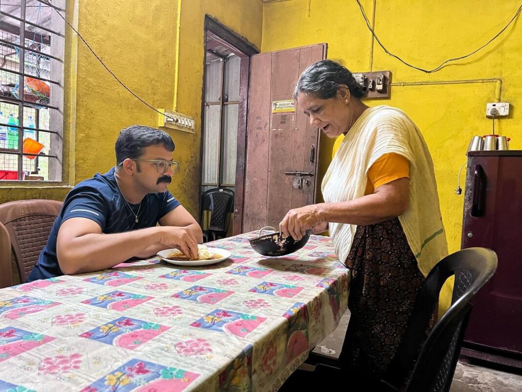 Jayasurya Instagram - ഇത് ഇവിടത്തെ കൊച്ചിന് സ്കൂളിൽ കൊണ്ട് പോകാൻ ഉണ്ടാക്കിയതാ…കൊറച്ച് മോനും കഴിച്ചോ….
#selflesslove #wagamon Jayasurya Instagram - ഇത് ഇവിടത്തെ കൊച്ചിന് സ്കൂളിൽ കൊണ്ട് പോകാൻ ഉണ്ടാക്കിയതാ…കൊറച്ച് മോനും കഴിച്ചോ…. #selflesslove #wagamon