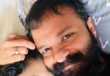 Jayasurya Instagram - എന്നെ എനിക്ക് കാണിച്ചു തന്ന നിനക്ക് ...... “ Happy wedding anniversary “ @sarithajayasurya 17 years of love.....