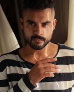 Jayasurya Instagram - Happy birthday Tovi. I always respect your hard work. ❤️❤️❤️ @tovinothomas