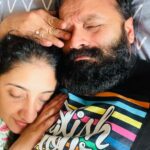 Jayasurya Instagram - എന്നെ എനിക്ക് കാണിച്ചു തന്ന നിനക്ക് ...... “ Happy wedding anniversary “ @sarithajayasurya 17 years of love.....