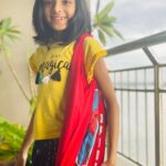 Jayasurya Instagram - "സ്വന്തം ചേട്ടന്റെ T shirt അടിച്ചു മാറ്റി ബാഗ് ആക്കിയവൾ " 😘