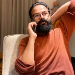 Jayasurya Instagram - ഹലോ....പണ്ട് സിനിമയിൽ അഭിനയിച്ചിരുന്ന കുഞ്ചാക്കോ ബോബൻ അല്ലേ ??.... എന്നെ ഓർമ്മയുണ്ടോ ??.... ഞാൻ പണ്ട് സിനിമയിൽ അഭിനയിച്ചിരുന്ന ജയസൂര്യയാണ് 🤗🤗ഹേ....മനസിലായില്ലേ ..??? 😭😭😭😭 @kunchacks