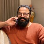 Jayasurya Instagram - ഹലോ....പണ്ട് സിനിമയിൽ അഭിനയിച്ചിരുന്ന കുഞ്ചാക്കോ ബോബൻ അല്ലേ ??.... എന്നെ ഓർമ്മയുണ്ടോ ??.... ഞാൻ പണ്ട് സിനിമയിൽ അഭിനയിച്ചിരുന്ന ജയസൂര്യയാണ് 🤗🤗ഹേ....മനസിലായില്ലേ ..??? 😭😭😭😭 @kunchacks