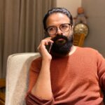 Jayasurya Instagram - ഹലോ....പണ്ട് സിനിമയിൽ അഭിനയിച്ചിരുന്ന കുഞ്ചാക്കോ ബോബൻ അല്ലേ ??.... എന്നെ ഓർമ്മയുണ്ടോ ??.... ഞാൻ പണ്ട് സിനിമയിൽ അഭിനയിച്ചിരുന്ന ജയസൂര്യയാണ് 🤗🤗ഹേ....മനസിലായില്ലേ ..??? 😭😭😭😭 @kunchacks