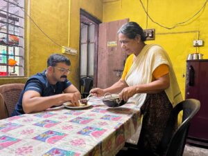 Jayasurya Instagram - ഇത് ഇവിടത്തെ കൊച്ചിന് സ്കൂളിൽ കൊണ്ട് പോകാൻ ഉണ്ടാക്കിയതാ…കൊറച്ച് മോനും കഴിച്ചോ….

#selflesslove #wagamon