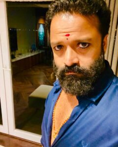 Jayasurya Instagram - make up ചെയ്യിക്കാനായി ഒരിക്കലും മക്കളുടെ മുന്നിൽ ഇരുന്ന് കൊടുക്കരുത് ..നമ്മളെ നശിപ്പിച്ചു കളയും 😭😭😭😭❤️❤️❤️