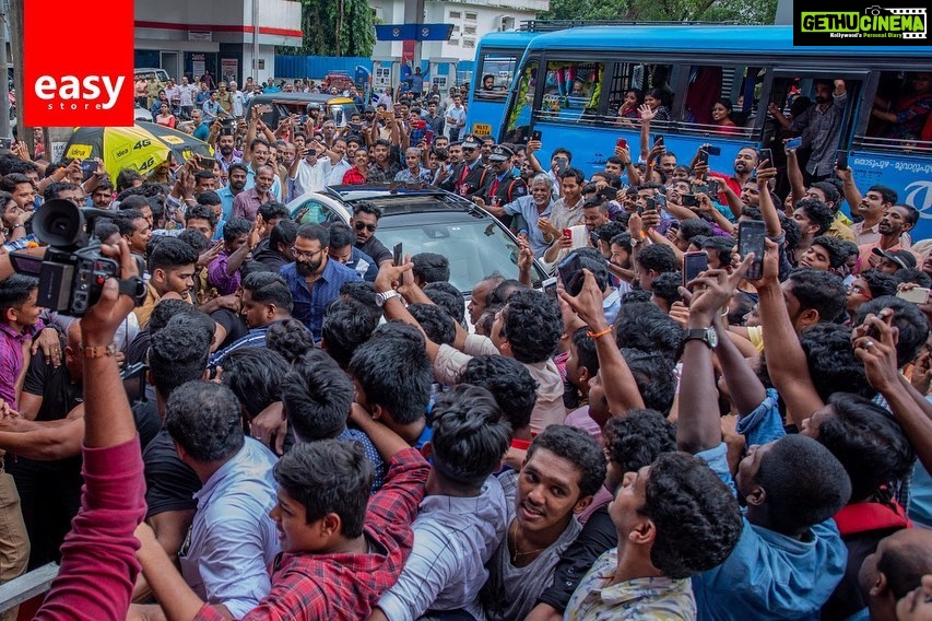 Jayasurya Instagram - Easy store inauguration!! Thank u for ur love Thodupuzha... ❤️❤️😍😍 @easystorekerala