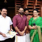 Jayasurya Instagram - "പൂരം കൊടിയേറി" @actor_vijaybabu @fridayfilmhouse3005 @rajeshnairug @ratheesh_vega @advaith.jayasurya @sarithajayasurya @gayathri__arun