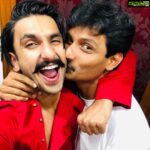 Jiiva Instagram - You have accomplished amazing things, and it is all by pushing yourself harder and harder. It is that commitment that we all love. Wishing an electrifying Birthday to the India’s powerhouse 🤗🎂 @ranveersingh Love u bro 😎