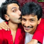 Jiiva Instagram - You have accomplished amazing things, and it is all by pushing yourself harder and harder. It is that commitment that we all love. Wishing an electrifying Birthday to the India’s powerhouse 🤗🎂 @ranveersingh Love u bro 😎