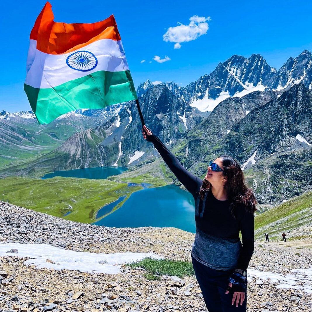 Jyothika Instagram - Hello everyone! On social media for the very first time ! A lot of positivity to share from my lockdown diaries. 😊 At the Himalayas on Independence Day, The beautiful Kashmir Great Lakes , 70 km trek With the awesome team of Bikat adventures- Rahul ,Sachin, Raul and Ashwin , n the Kashmir team Mushtaq n Riyaz bhai. Thank u 🙏 Life is only an existence, unless we start living it !! 😇 India is gorgeous! Jai hind ! 🙏