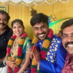 Kaali Venkat Instagram - திருமண வாழ்த்துக்கள் #கார்த்தி #ரூபா தம்பதிகள் 💐 #முனீஸ்காந்த் #Happymarriedlife #selfie #picoftheday