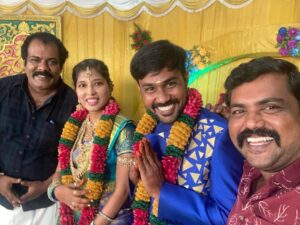 Kaali Venkat Instagram - திருமண வாழ்த்துக்கள் #கார்த்தி #ரூபா தம்பதிகள் 💐 #முனீஸ்காந்த் #Happymarriedlife #selfie #picoftheday