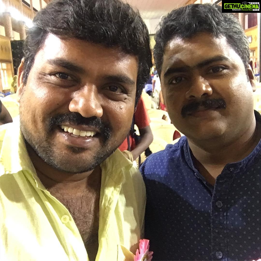 Kaali Venkat Instagram - என் அபிமான ஓவியர் இளையராஜா அவர்களுடன் #selfie #painting #chennai #school function #chiefguest