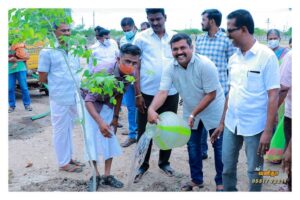 Kaali Venkat Instagram - #TeachersDay #myschool #myclassroom #MyTeacherMyHero #TreePlanation #KalugumalaiGHSSchool