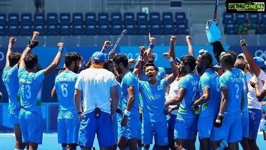 Kamal Haasan Instagram - After 41 years, our Indian men’s hockey team script history by bringing home a medal. I congratulate our guys who have reignited our national sport with this victory. #Tokyo2020 ----------- 41 ஆண்டுகளுக்குப் பிறகு ஒலிம்பிக் பதக்கம் வென்று வரலாற்று சாதனையைப் படைத்த இந்திய ஆடவர் ஹாக்கி அணியை மனதார வாழ்த்துகிறேன். நமது தேசிய விளையாட்டை உலக அரங்கில் மீண்டும் தலைநிமிரச் செய்திருக்கிறீர்கள்.