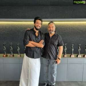 Kamal Haasan Instagram - Welcome to the RKFI family Kalidas Jayaram. One more Jayaram family member joins our team. 🤗 Reposted from @kalidas_jayaram Extremely elated to be a drop in this ocean of a film #vikram 🔥 Happy to join back with the one and only #andavar @ikamalhaasan sir 🙏 Thank you @lokesh.kanagaraj sir for this opportunity❤️ #arambichitom @rkfioffl