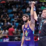 Kamal Haasan Instagram - Congratulations to Wrestler Ravikumar Dahia for his Silver medal win at the Tokyo Olympics. He has uplifted not just his village, but the entire nation. சாலை வசதிகள் கூட இல்லாத கிராமத்தில் ஏழை விவசாயியின் மகனாகப் பிறந்து,சோதனைகள் பல கடந்து டோக்கியோ ஒலிம்பிக் மல்யுத்த போட்டியில் வெள்ளிப்பதக்கம் வென்று சாதனை படைத்திருக்கும் ரவிக்குமார் தஹியாவிற்கு என் மனம் கனிந்த பாராட்டுக்கள். உங்களால் தேசம் பெருமிதம் கொள்கிறது.