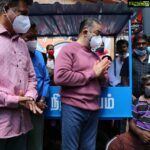 Kamal Haasan Instagram - கொரானா பெருந்தொற்று பொது முடக்கத்தால் வருவாய் இழந்து  வறுமையில் வாடும் சிறு வியாபாரிகளுக்கு மக்கள் நீதி மய்யத்தின் சார்பாக தள்ளு வண்டிகளை வழங்கினேன்.