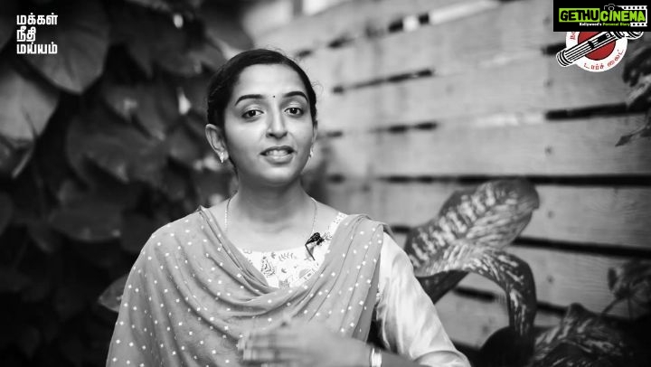 Kamal Haasan Instagram - அன்னையர் பூமியை அழியாது காக்க கேள்விகளால் வேள்வி செய்யும் வீரத்திருமகள்கள் வெல்க. @maiamofficial @chennai_tamizhachi