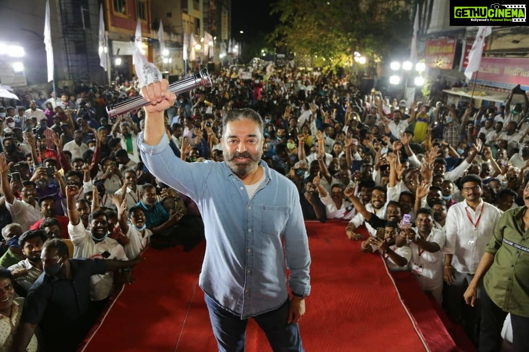 Kamal Haasan Instagram - நேற்று எம்.ஜி.ஆர் தந்த ஆலந்தூர் மீன் மார்க்கெட்டில் துவங்கியது என் பிரச்சாரம். மயிலை மாங்கொல்லை வரை தொடர்ந்தது மக்கள் வெள்ளம். இன்று மாலை மடிப்பாக்கம் பொதுக்கூட்டத்தில் பேசுகிறேன். நல்லவர்களே வருக.