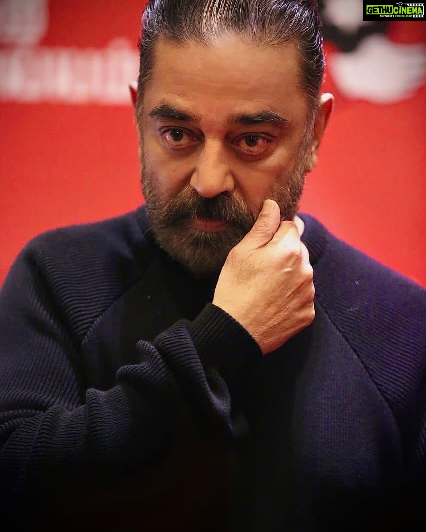 Kamal Haasan Instagram - அச்சத்தில் இருந்து துணிவுக்கு; ஊழலில் இருந்து நேர்மைக்கு; தீமைகளில் இருந்து நன்மைக்குச் செல்லும் பயணத்தைத் தொடங்கியிருக்கிறோம். பாதையில் உற்சாகம் பொங்கட்டும். நந்தமிழர் திருநாளில் நன்னம்பிக்கை பொங்கட்டும். அதன் குறியீடாக பொங்குக பொங்கல்.