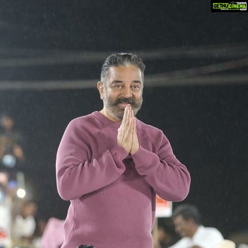 Kamal Haasan Instagram - பொள்ளாச்சியில் அடாது பெய்யும் மழையிலும் விடாது ஒலிக்கிறது நாளை நமதே எனும் முழக்கம். இனி நன்மைகளே தமிழகத்தில் நடக்கும். வெற்றி எமதே!